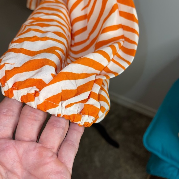 NEW- ONLY ONE LEFT! - Orange and White zebra print top - size Medium lightweight - Picture 9 of 10